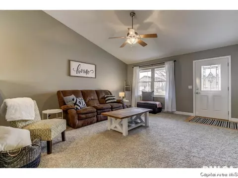 458 Chris, Springfield, IL 62711 photo 2