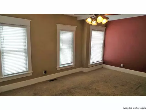 306 W Meek St, Abingdon, IL 61410 photo 6