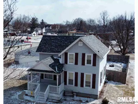 306 W Meek St, Abingdon, IL 61410 photo 2