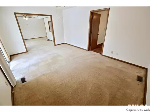 2236 S Spg, Springfield, IL 62704 photo 4
