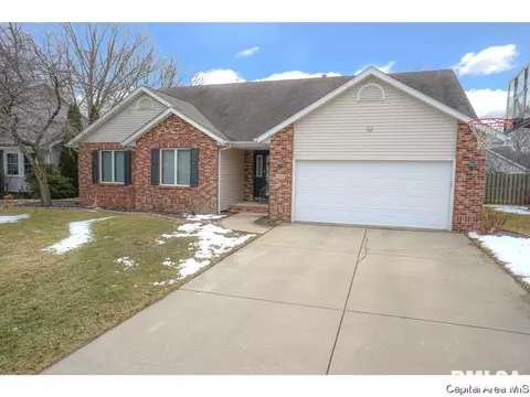1006 Mesa Dr, Chatham, IL 62629 photo 2