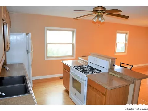 2466 Barr Rd, Hettick, IL 62649 photo 9