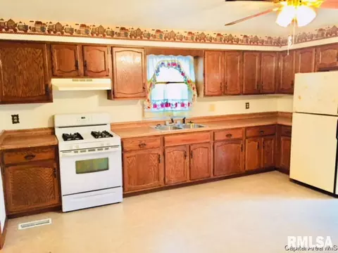 2224 E Monroe St, Springfield, IL 62703 photo 5