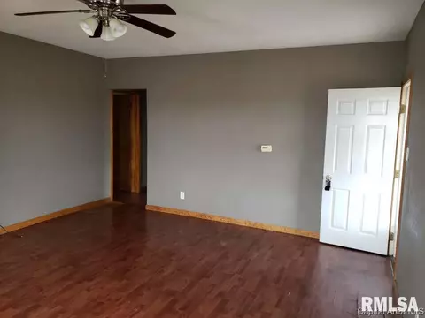 385 E Jefferson St, Greenview, IL 62642 photo 5