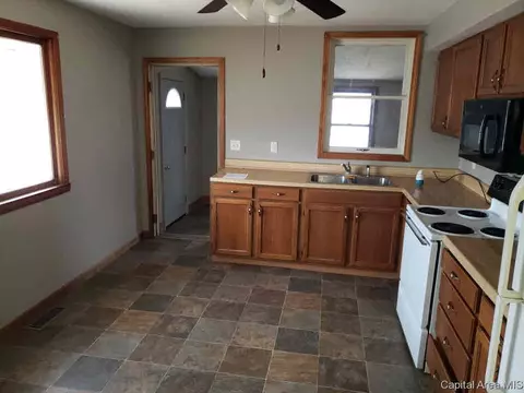 385 E Jefferson St, Greenview, IL 62642 photo 8