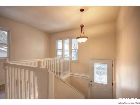 2240 E Watch Ave, Springfield, IL 62702 photo 2