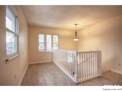 2240 E Watch Ave, Springfield, IL 62702 photo 3