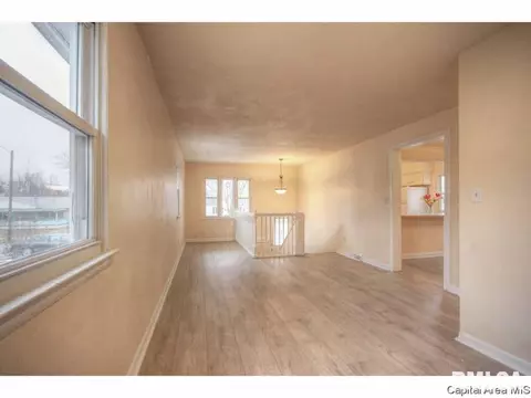 2240 E Watch Ave, Springfield, IL 62702 photo 4
