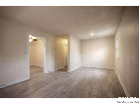 2240 E Watch Ave, Springfield, IL 62702 photo 5