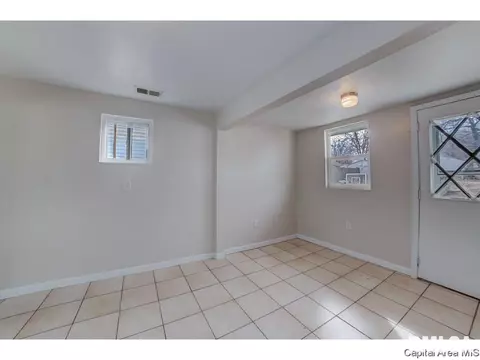 624 E Wood Ave, Springfield, IL 62702 photo 13
