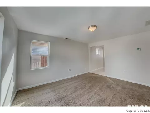 624 E Wood Ave, Springfield, IL 62702 photo 2