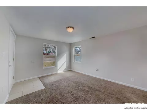 624 E Wood Ave, Springfield, IL 62702 photo 5