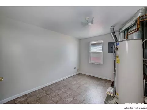624 E Wood Ave, Springfield, IL 62702 photo 17