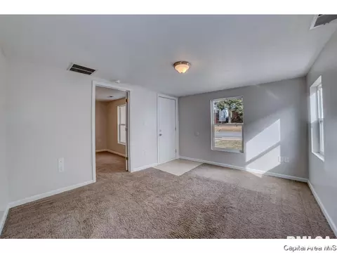 624 E Wood Ave, Springfield, IL 62702 photo 4
