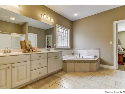 2444 Wimbledon, Springfield, IL 62704 photo 19