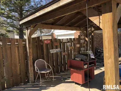 625 E Wood Ave, Springfield, IL 62702 photo 18