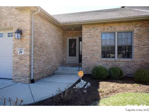 2407 Interlacken Dr, Springfield, IL 62704 photo 2