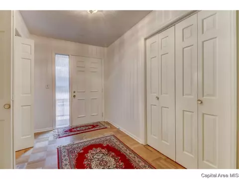 136 Cypress Point Dr, Springfield, IL 62704 photo 2