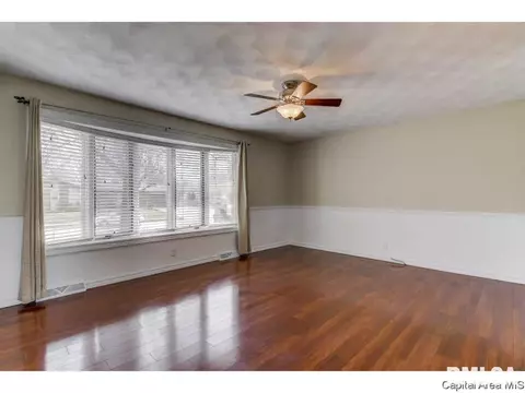 277 Wisteria Dr, Springfield, IL 62711 photo 4