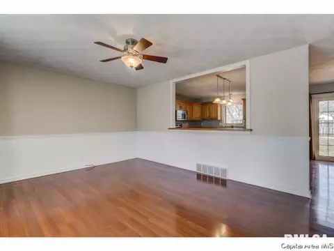 277 Wisteria Dr, Springfield, IL 62711 photo 3