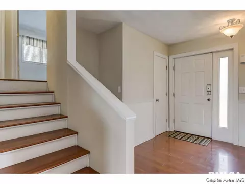 277 Wisteria Dr, Springfield, IL 62711 photo 2