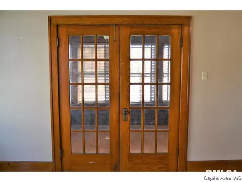 1527 S 5th St, Springfield, IL 62703 photo 5