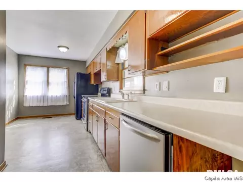 1924 E Hood St, Springfield, IL 62703 photo 5