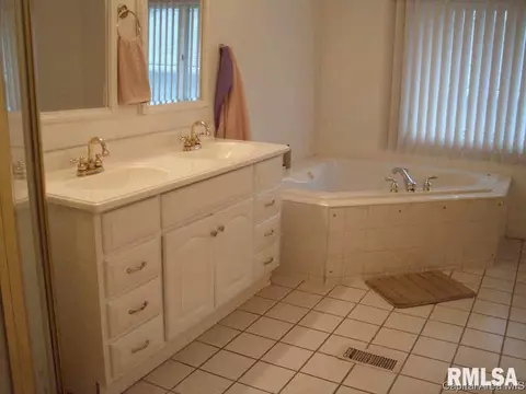 2307 Chatham Rd, Springfield, IL 62704 photo 20