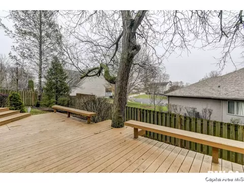 2724 Timber Pointe Dr, Springfield, IL 62702 photo 3
