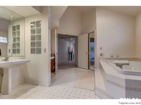 2724 Timber Pointe Dr, Springfield, IL 62702 photo 22