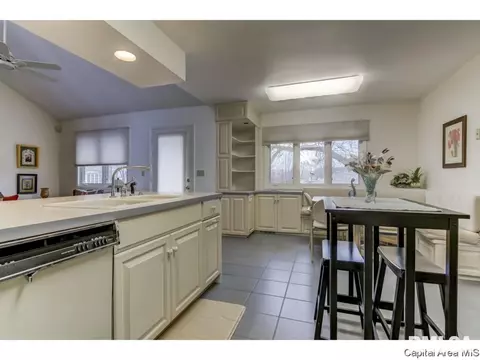 2724 Timber Pointe Dr, Springfield, IL 62702 photo 15