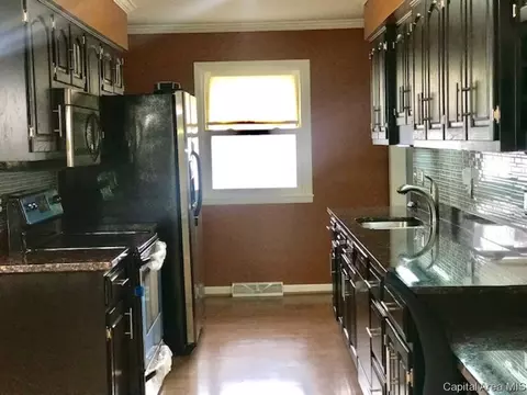 2700 Arlington Dr, Springfield, IL 62704 photo 4
