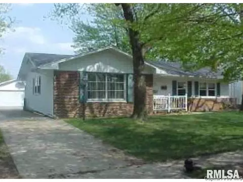 2700 Arlington Dr, Springfield, IL 62704 photo 1