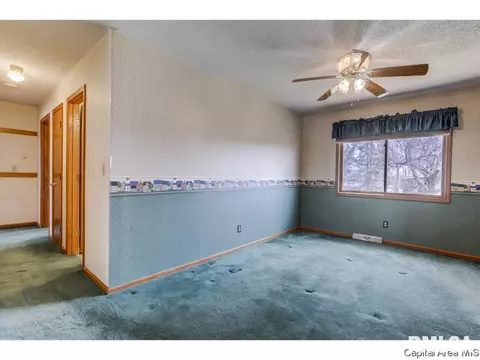 4 Timbercrest Dr, Sherman, IL 62684 photo 9