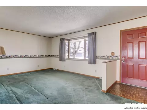 4 Timbercrest Dr, Sherman, IL 62684 photo 2