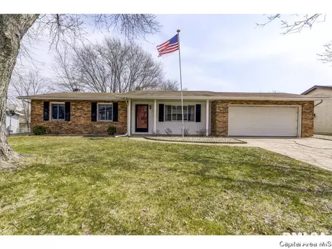 4 Timbercrest Dr, Sherman, IL 62684 photo 1