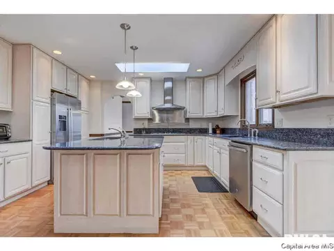 2105 Augusta Dr, Springfield, IL 62704 photo 3