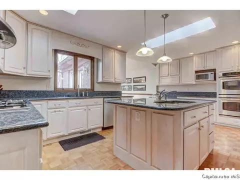 2105 Augusta Dr, Springfield, IL 62704 photo 8