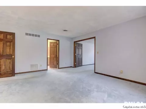 2105 Augusta Dr, Springfield, IL 62704 photo 14