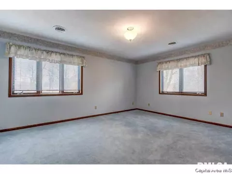 2105 Augusta Dr, Springfield, IL 62704 photo 17