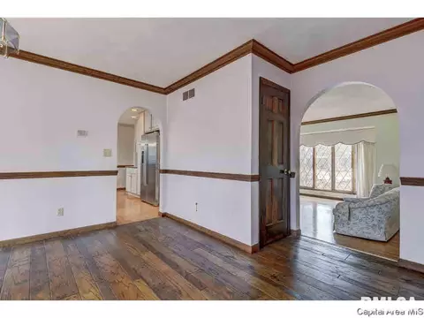2105 Augusta Dr, Springfield, IL 62704 photo 4