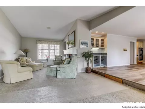 2202 Augusta Dr, Springfield, IL 62704 photo 8