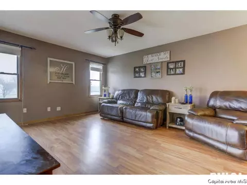 108 Resina Dr, Springfield, IL 62703 photo 3