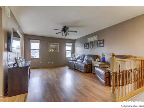 108 Resina Dr, Springfield, IL 62703 photo 2