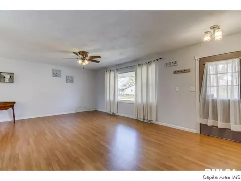 2404 Gillespie, Springfield, IL 62704 photo 4