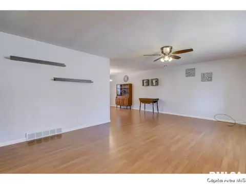 2404 Gillespie, Springfield, IL 62704 photo 3