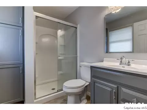 2404 Gillespie, Springfield, IL 62704 photo 17