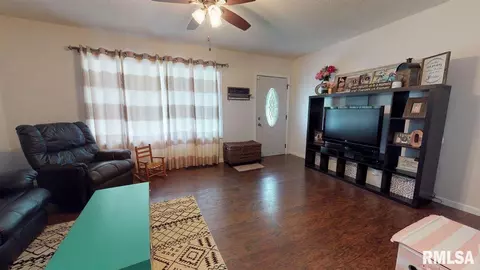2053 N 21st St, Springfield, IL 62702 photo 4