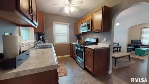 2053 N 21st St, Springfield, IL 62702 photo 9