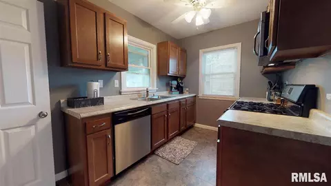 2053 N 21st St, Springfield, IL 62702 photo 8
